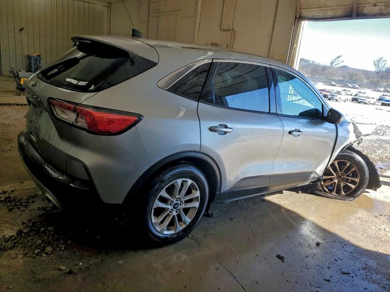 Photo 3 from auction – 2021 FORD ESCAPE SE with VIN 1FMCU0G69MUA06353
