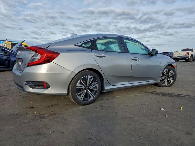 Photo 3 from auction – 2017 HONDA CIVIC EXL with VIN 19XFC1F79HE029575