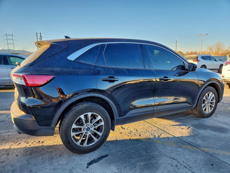Photo 3 from auction – 2020 FORD ESCAPE with VIN 1FMCU9G6XLUA84014