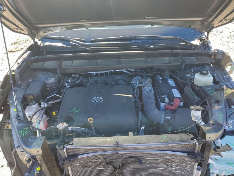 Photo 12 from auction – 2022 TOYOTA HIGHLANDER with VIN 5TDLZRAH1NS138680