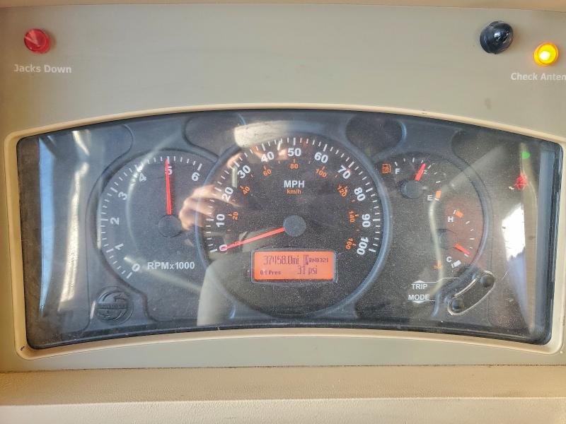 Photo 8 from auction – 2005 WINNEBAGO SUNCRUISER with VIN 5B4MP67G653404709
