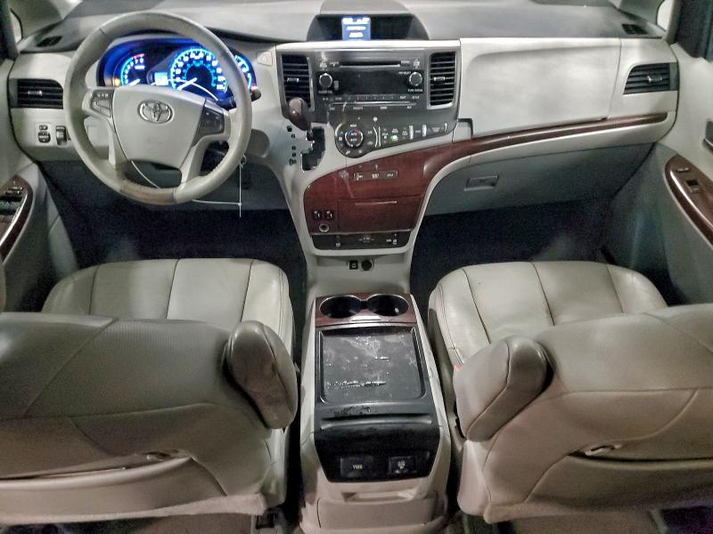 Photo 8 from auction – 2011 TOYOTA SIENNA XLE with VIN 5TDYK3DC8BS068100