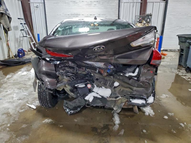 Photo 6 from auction – 2018 KIA FORTE LX with VIN 3KPFL4A7XJE227693
