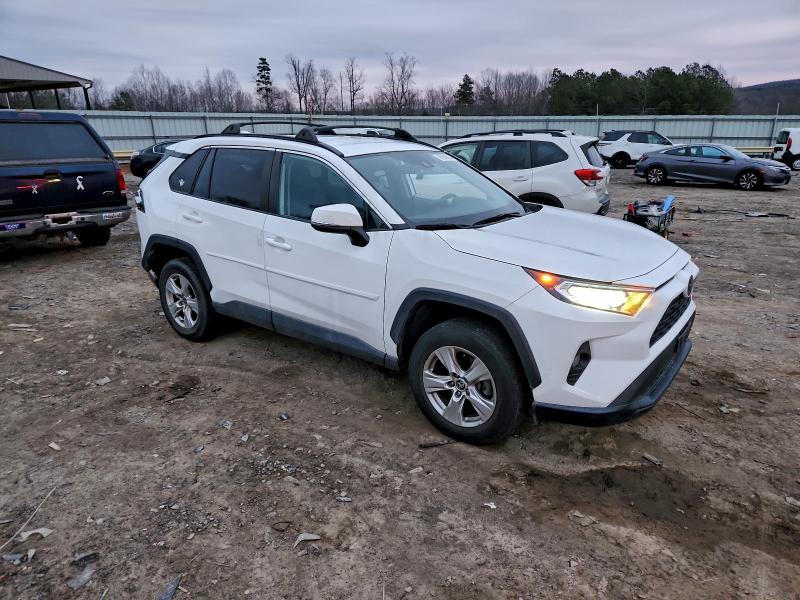 Photo 4 from auction – 2021 TOYOTA RAV4 XLE with VIN 2T3P1RFV0MC242549