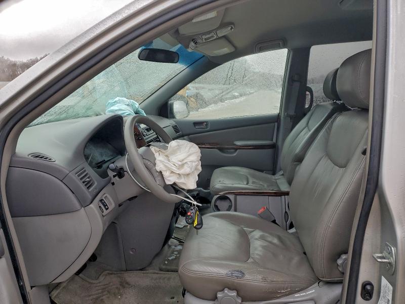 Photo 7 from auction – 2004 TOYOTA SIENNA LE with VIN 5TDBA23CX4S004650