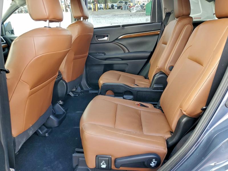 Photo 11 from auction – 2019 TOYOTA HIGHLANDER with VIN 5TDDGRFH4KS053413