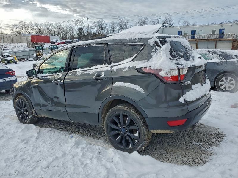 Photo 2 from auction – 2017 FORD ESCAPE SE with VIN 1FMCU9GD8HUC22302