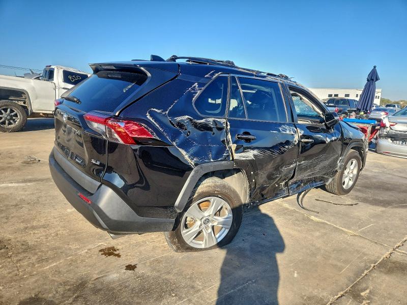 Photo 3 from auction – 2021 TOYOTA RAV4 XLE with VIN 2T3W1RFV7MC110433