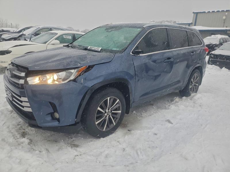 TOYOTA HIGHLANDER 2018 with VIN 5TDJZRFH3JS871033 - Photo from auction