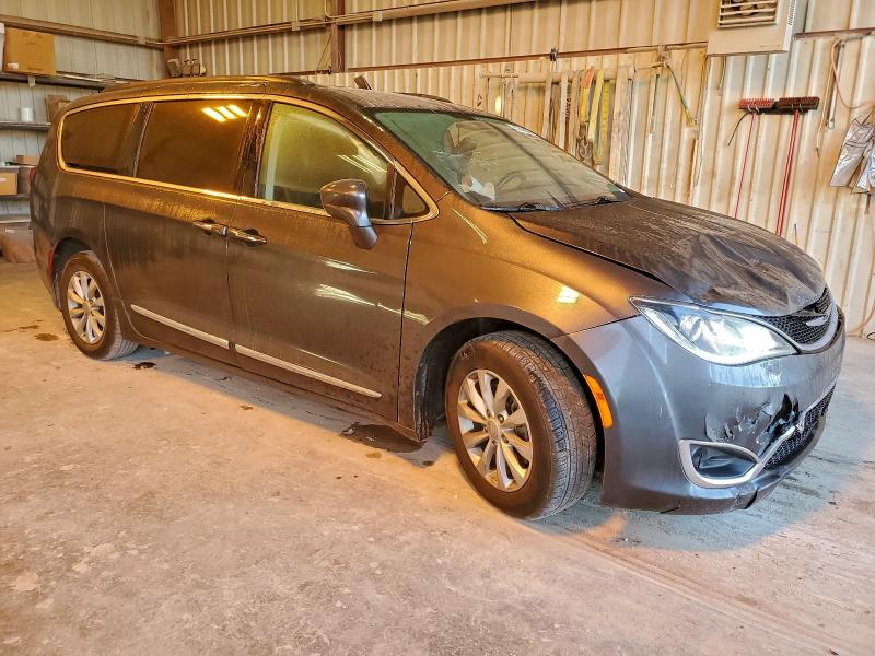 Photo 4 from auction – 2017 CHRYSLER PACIFICA T with VIN 2C4RC1BG2HR613379