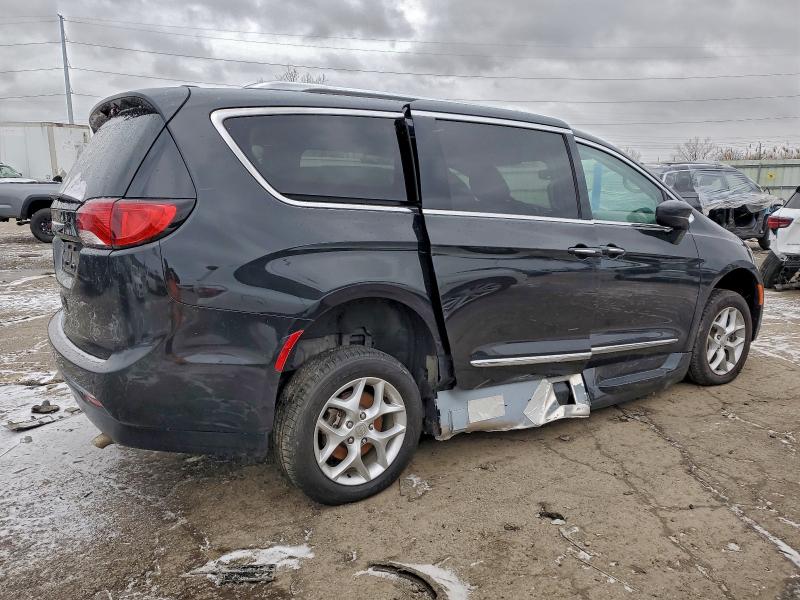 Photo 3 from auction – 2018 CHRYSLER PACIFICA with VIN 2C4RC1BG8JR314923