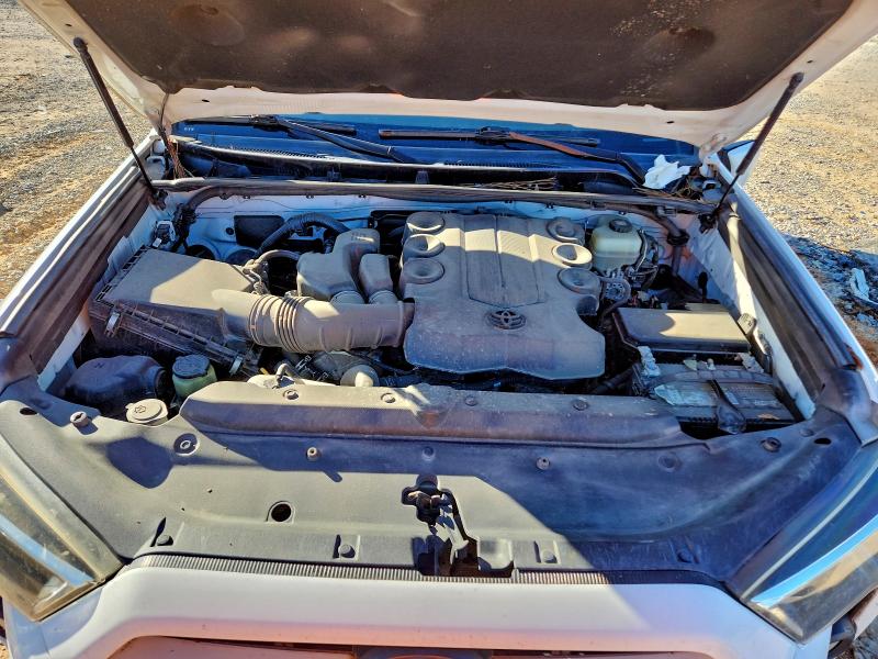 Photo 12 from auction – 2018 TOYOTA 4RUNNER SR with VIN JTEBU5JR4J5572566