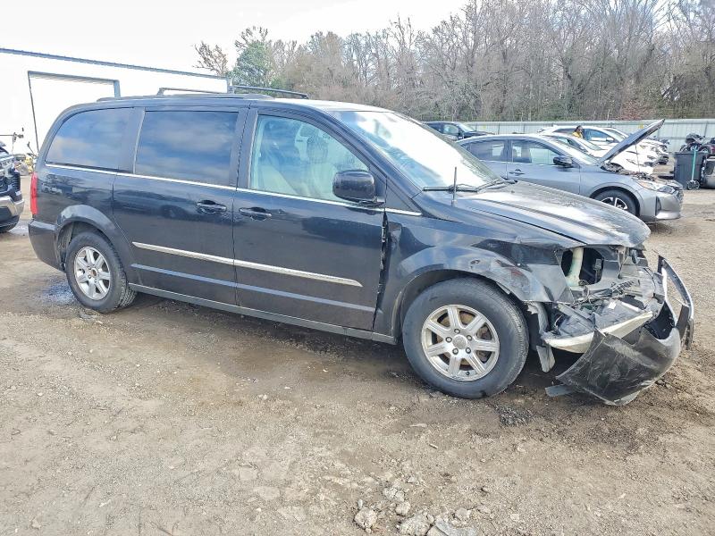 Photo 4 from auction – 2013 CHRYSLER TOWN & COU with VIN 2C4RC1BG7DR578042