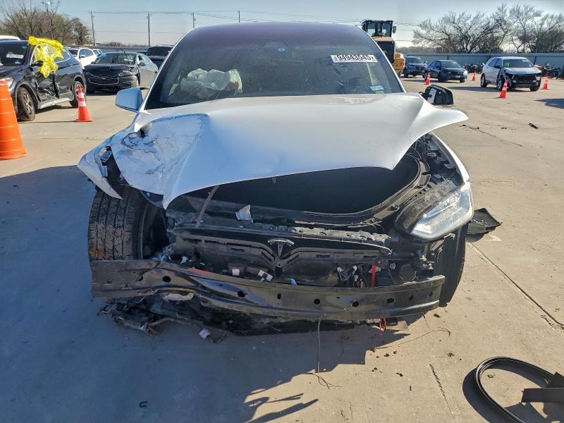 Photo 5 from auction – 2020 TESLA MODEL X with VIN 5YJXCBE20LF304723