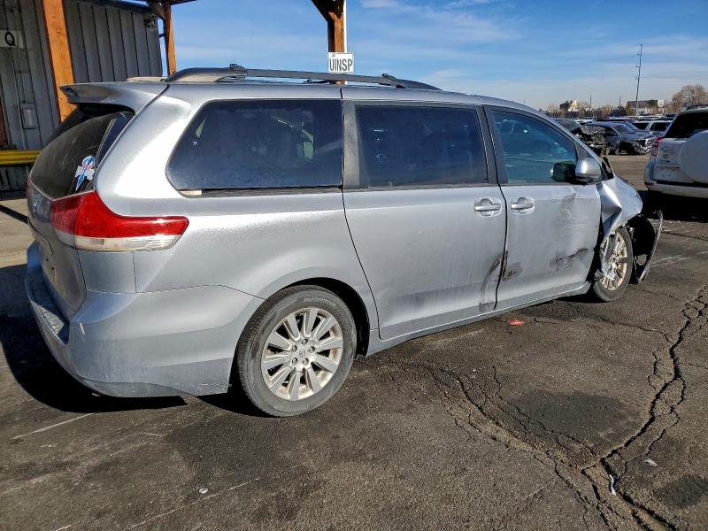 Photo 3 from auction – 2013 TOYOTA SIENNA XLE with VIN 5TDDK3DC8DS053632