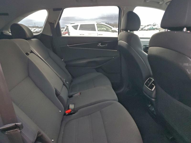 Photo 11 from auction – 2018 KIA SORENTO LX with VIN 5XYPGDA36JG346558