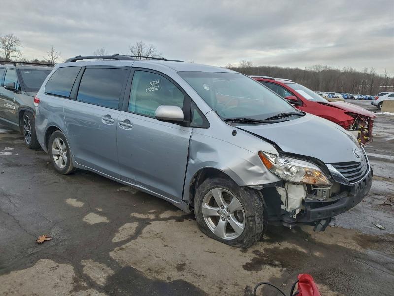 Photo 4 from auction – 2014 TOYOTA SIENNA LE with VIN 5TDKK3DCXES496521