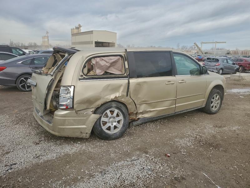Photo 3 from auction – 2010 CHRYSLER TOWN & COU with VIN 2A4RR2D16AR375128