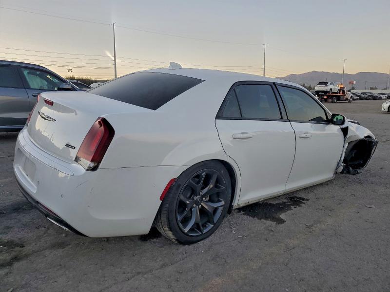 Photo 3 from auction – 2021 CHRYSLER 300 with VIN 2C3CCAAG0MH661572