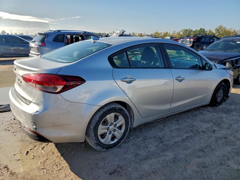 Photo 3 from auction – 2017 KIA FORTE LX with VIN 3KPFK4A73HE038199