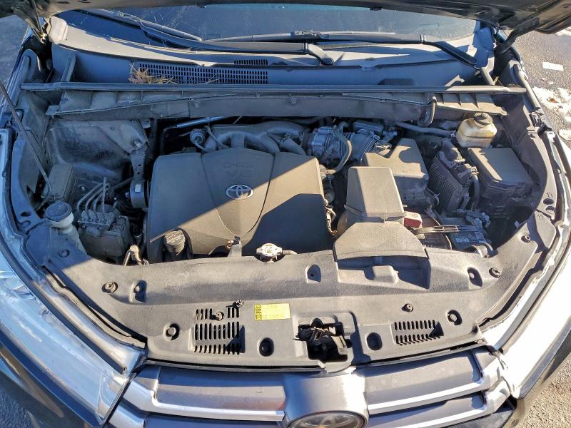 Photo 12 from auction – 2018 TOYOTA HIGHLANDER with VIN 5TDJZRFH8JS551321