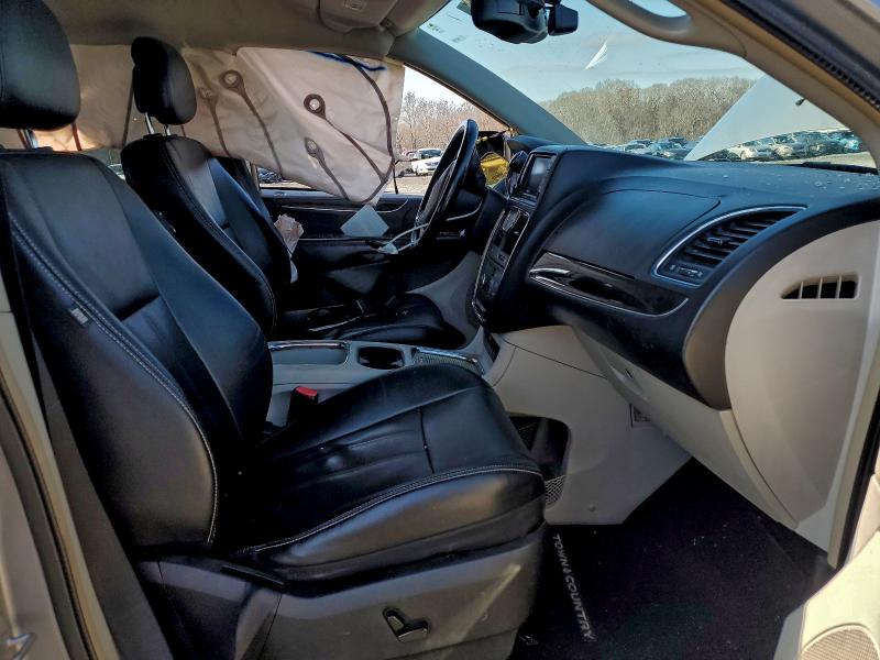 Photo 7 from auction – 2014 CHRYSLER TOWN & COU with VIN 2C4RC1CG8ER107744