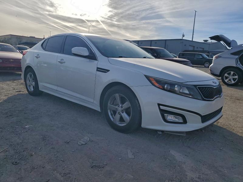 Foto 4 de la subasta – 2015 KIA OPTIMA LX con VIN 5XXGM4A75FG478184