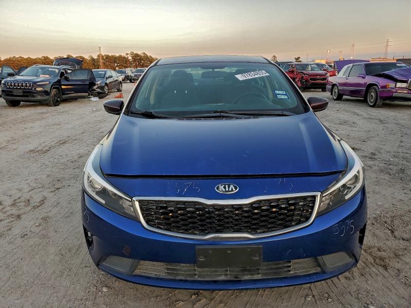 Photo 5 from auction – 2017 KIA FORTE LX with VIN 3KPFL4A78HE080333