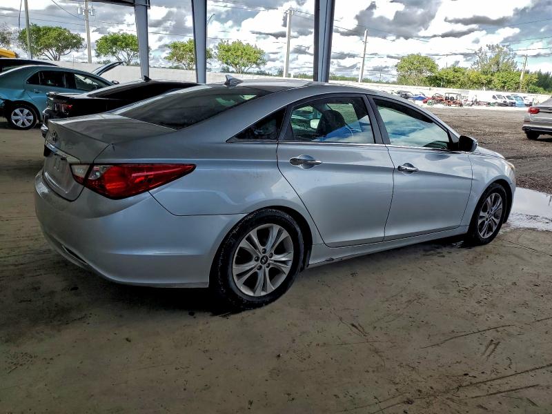 Photo 3 from auction – 2013 HYUNDAI SONATA SE with VIN 5NPEC4AC8DH610105