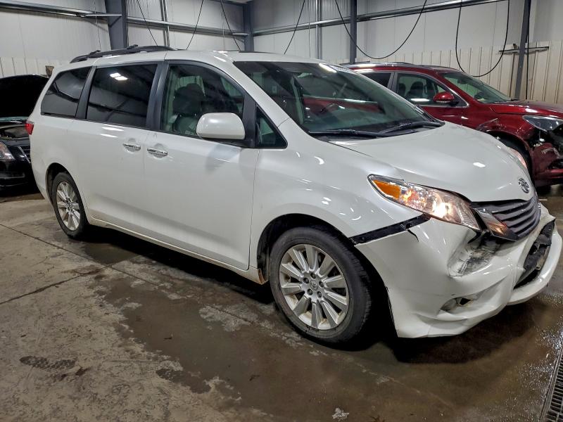 Photo 4 from auction – 2015 TOYOTA SIENNA XLE with VIN 5TDDK3DC5FS114101