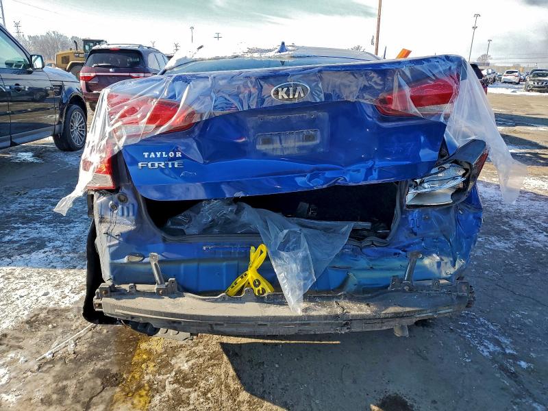 Photo 6 from auction – 2017 KIA FORTE LX with VIN 3KPFK4A7XHE157478