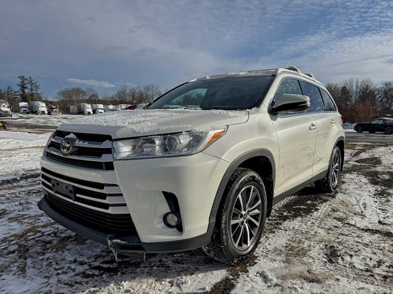 Photo 2 from auction – 2019 TOYOTA HIGHLANDER with VIN 5TDJZRFH2KS597728