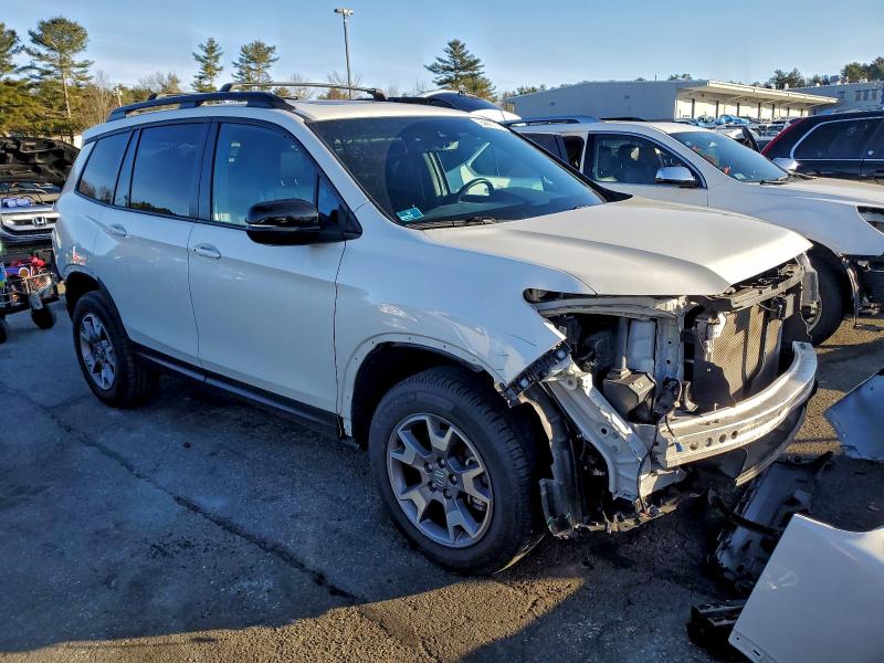 Photo 4 from auction – 2022 HONDA PASSPORT T with VIN 5FNYF8H60NB004552