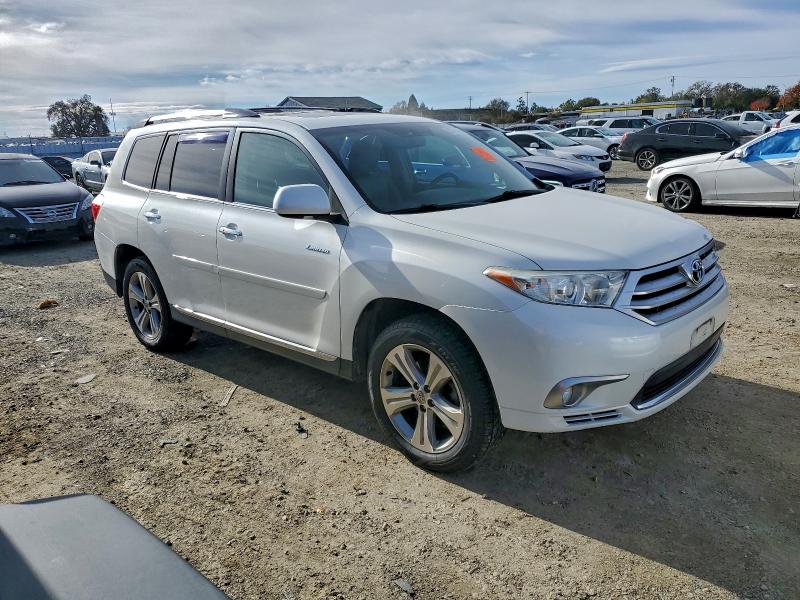 Photo 4 from auction – 2013 TOYOTA HIGHLANDER with VIN 5TDYK3EH1DS134824