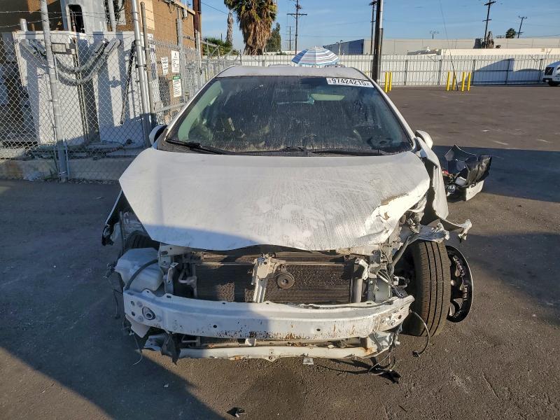 Photo 5 from auction – 2015 TOYOTA PRIUS C with VIN JTDKDTB33F1580787