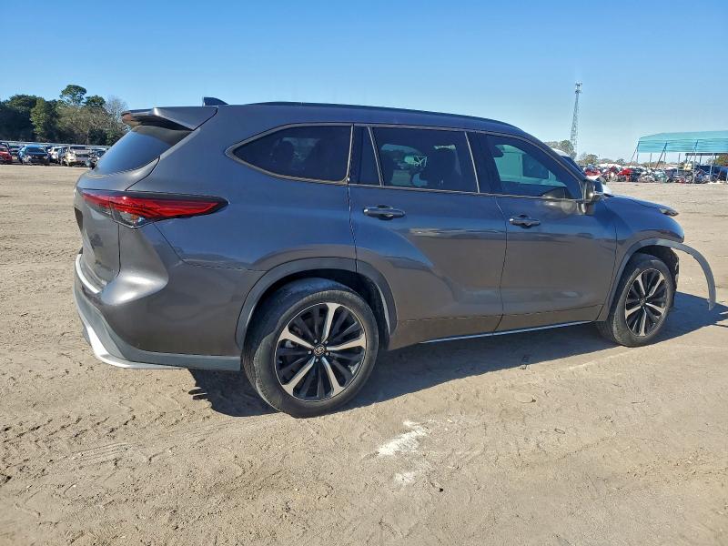 Photo 3 from auction – 2022 TOYOTA HIGHLANDER with VIN 5TDLZRAH1NS138680