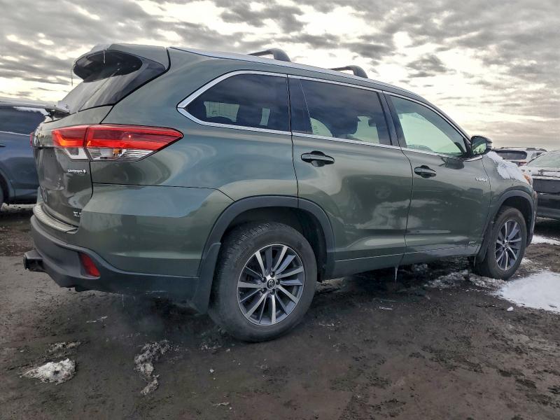 Photo 3 from auction – 2017 TOYOTA HIGHLANDER with VIN 5TDJGRFH4HS029799