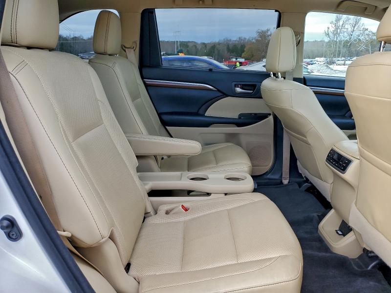 Photo 11 from auction – 2018 TOYOTA HIGHLANDER with VIN 5TDDZRFH0JS806752