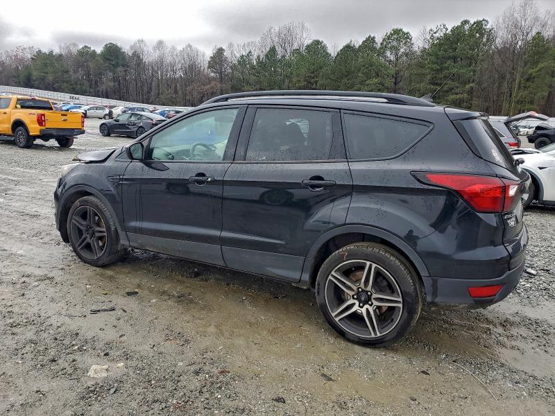 Photo 2 from auction – 2019 FORD ESCAPE SEL with VIN 1FMCU0HD6KUA29969