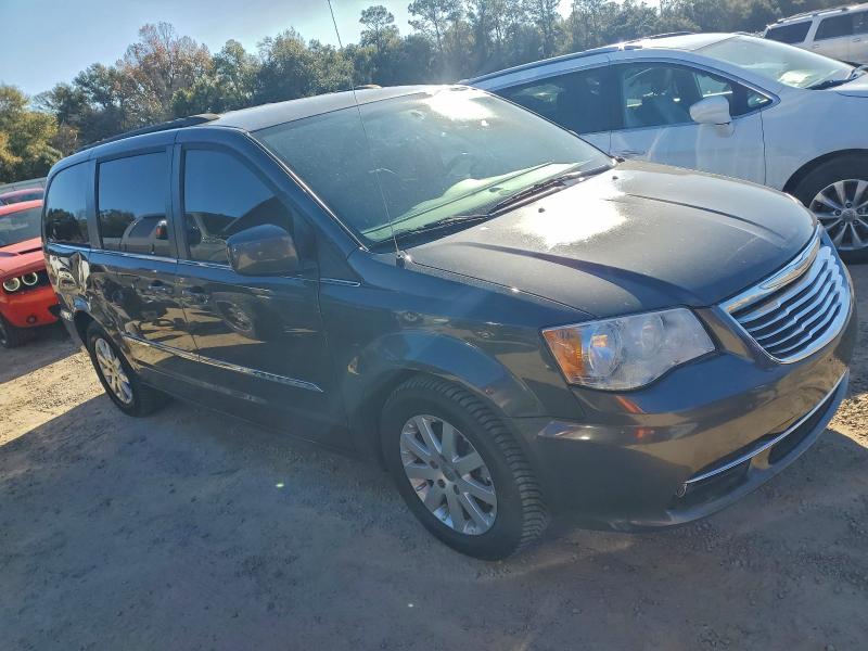 Photo 4 from auction – 2016 CHRYSLER TOWN & COU with VIN 2C4RC1BG2GR157480
