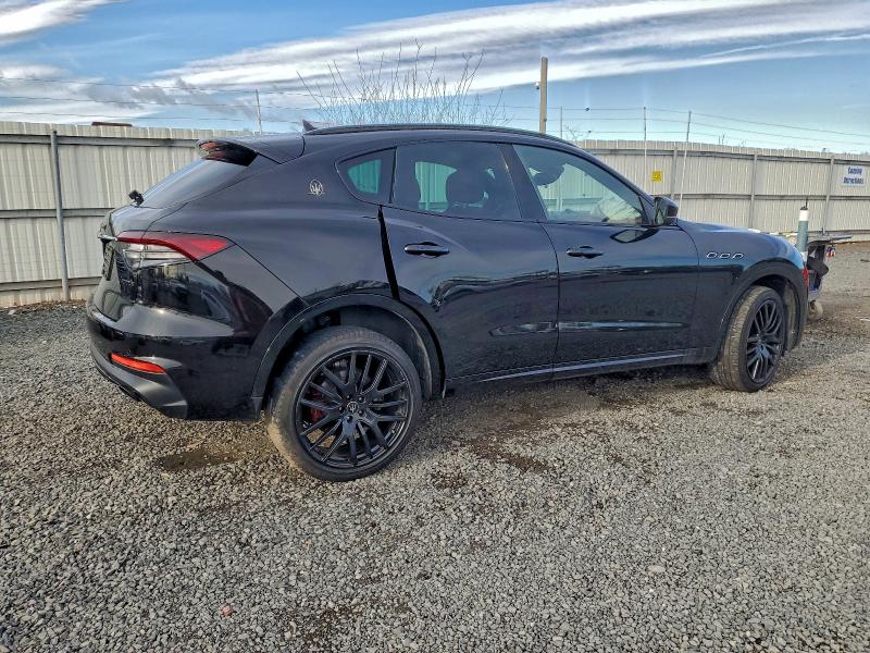 Photo 3 from auction – 2021 MASERATI LEVANTE with VIN ZN661XUA5MX374201