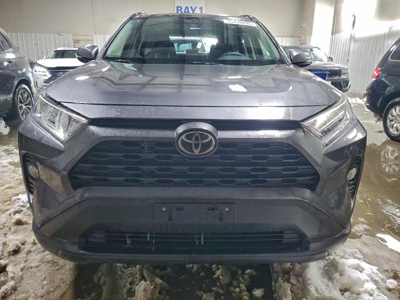 Photo 5 from auction – 2019 TOYOTA RAV4 XLE with VIN JTMP1RFV5KJ012306