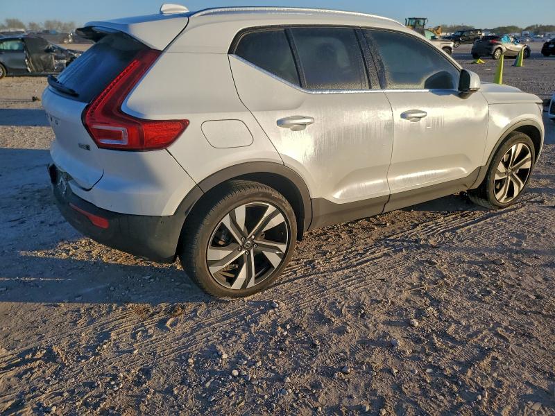 Снимка 3 от търг – 2023 VOLVO XC40 ULTIM с VIN YV4L12UA4P2030011