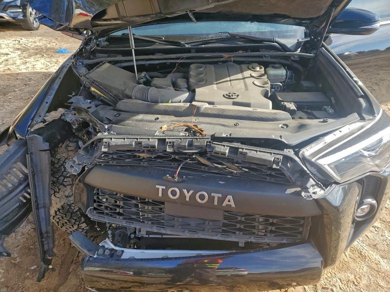 Photo 12 from auction – 2022 TOYOTA 4RUNNER SR with VIN JTENU5JRXN6001192