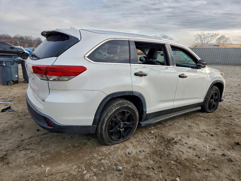 Photo 3 from auction – 2019 TOYOTA HIGHLANDER with VIN 5TDKZRFH1KS563459