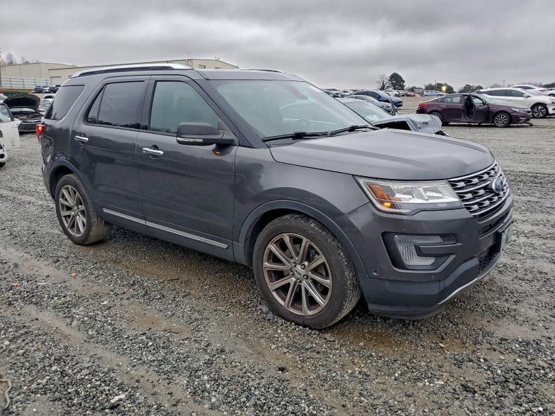 Photo 4 from auction – 2017 FORD EXPLORER L with VIN 1FM5K7F86HGD48101