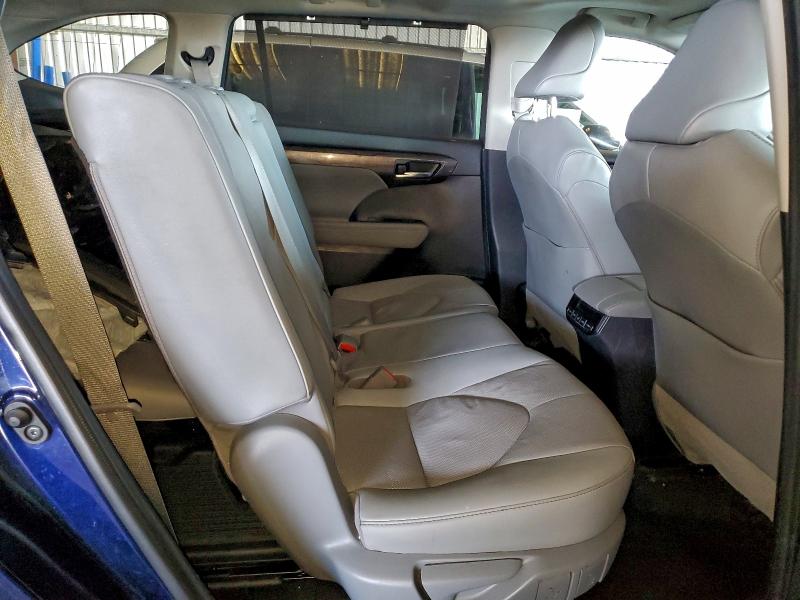 Photo 11 from auction – 2021 TOYOTA HIGHLANDER with VIN 5TDDBRCH4MS023656