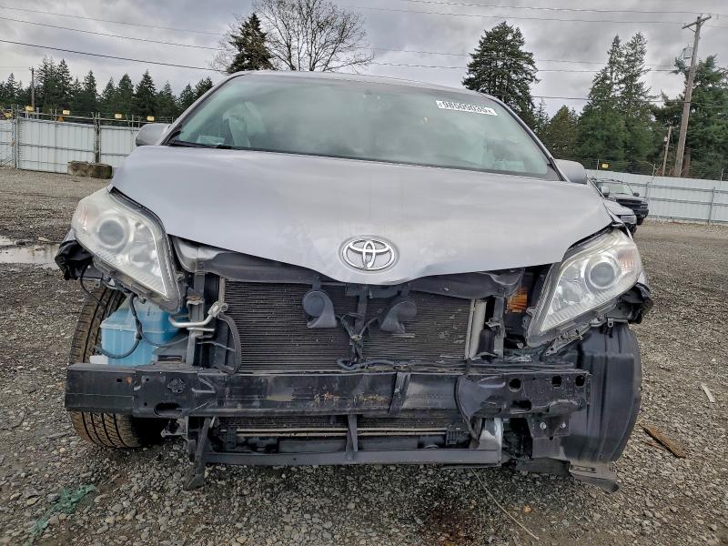 Photo 5 from auction – 2017 TOYOTA SIENNA LE with VIN 5TDJZ3DCXHS187028