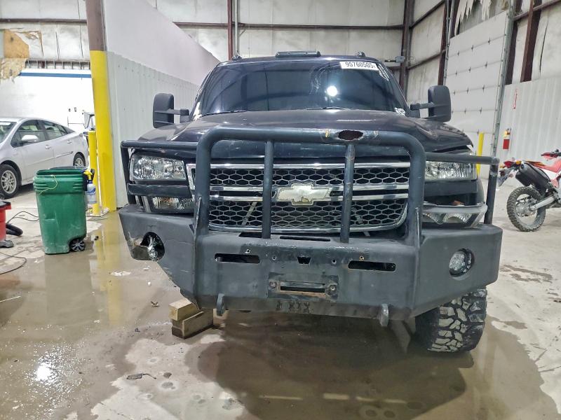 Photo 5 from auction – 2005 CHEVROLET SILVERADO with VIN 1GCHK29U85E176822