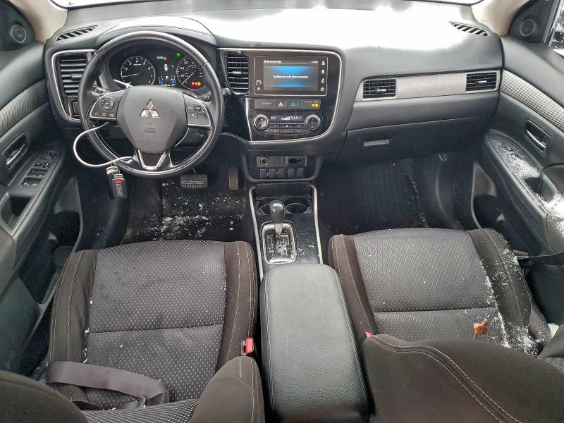 Photo 8 from auction – 2017 MITSUBISHI OUTLANDER with VIN JA4AZ3A38HZ027551